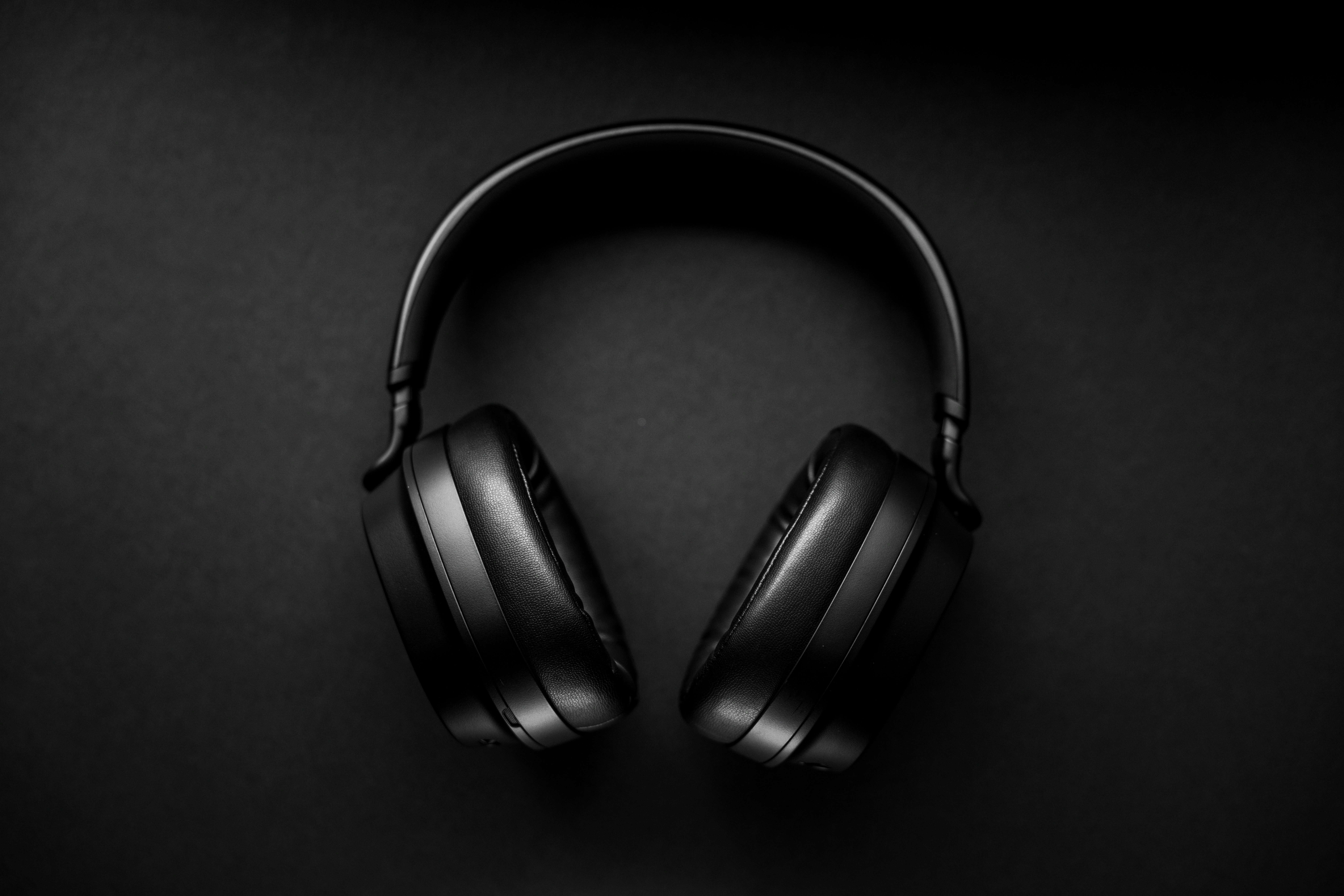 میکروفون حرفه‌ای روی میز